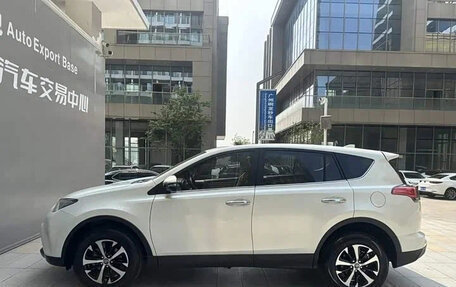 Toyota RAV4, 2019 год, 1 950 000 рублей, 5 фотография