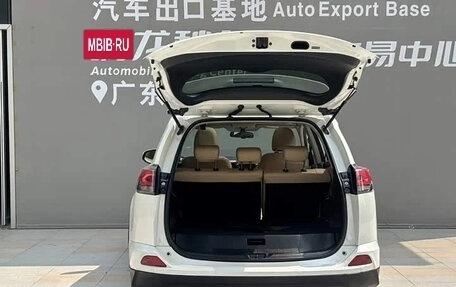 Toyota RAV4, 2019 год, 1 950 000 рублей, 4 фотография