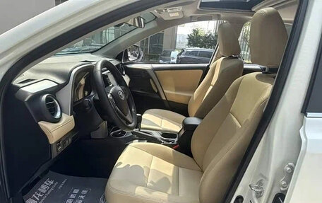 Toyota RAV4, 2019 год, 1 950 000 рублей, 8 фотография