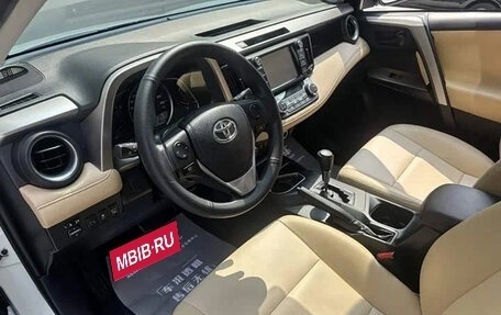 Toyota RAV4, 2019 год, 1 950 000 рублей, 10 фотография