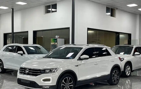 Volkswagen T-Roc I, 2023 год, 1 550 000 рублей, 1 фотография