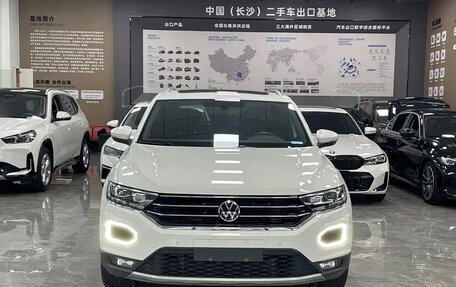Volkswagen T-Roc I, 2023 год, 1 550 000 рублей, 2 фотография