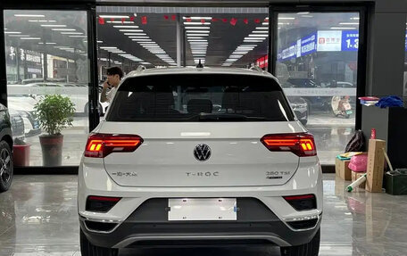 Volkswagen T-Roc I, 2023 год, 1 550 000 рублей, 5 фотография