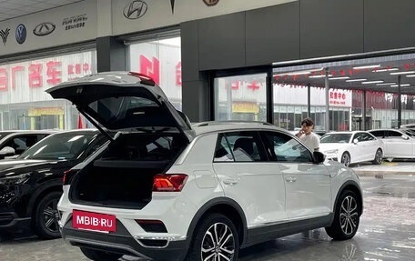 Volkswagen T-Roc I, 2023 год, 1 550 000 рублей, 6 фотография