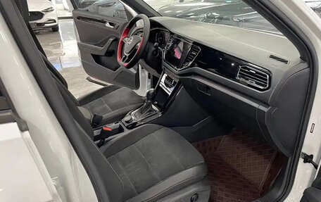Volkswagen T-Roc I, 2023 год, 1 550 000 рублей, 7 фотография