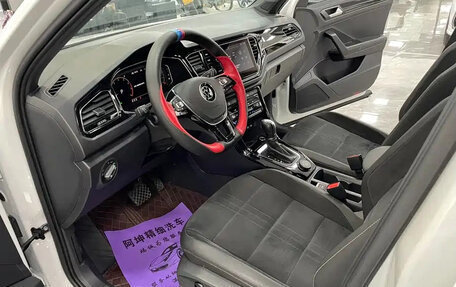 Volkswagen T-Roc I, 2023 год, 1 550 000 рублей, 8 фотография