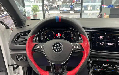 Volkswagen T-Roc I, 2023 год, 1 550 000 рублей, 11 фотография
