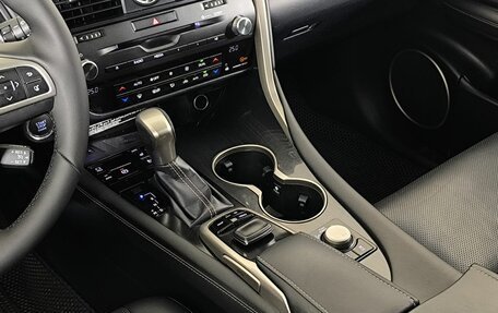 Lexus RX IV рестайлинг, 2018 год, 3 300 000 рублей, 12 фотография