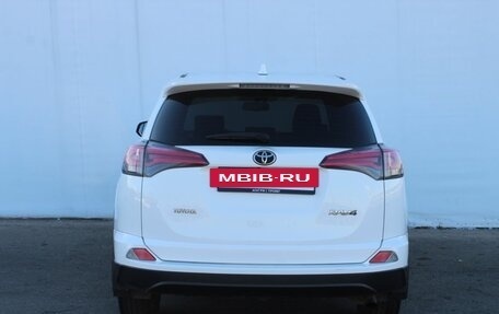 Toyota RAV4, 2018 год, 1 770 000 рублей, 6 фотография