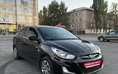 Hyundai Solaris II рестайлинг, 2013 год, 739 000 рублей, 3 фотография