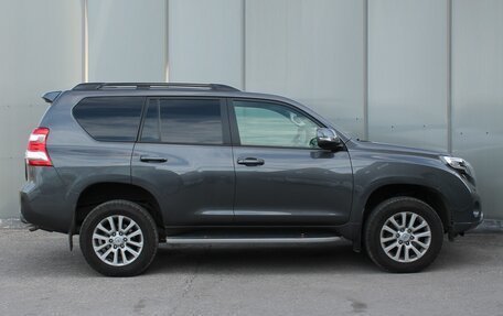 Toyota Land Cruiser Prado 150 рестайлинг, 2015 год, 3 800 000 рублей, 6 фотография