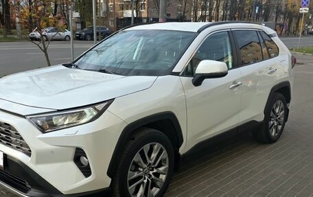 Toyota RAV4, 2020 год, 3 600 000 рублей, 7 фотография