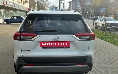 Toyota RAV4, 2020 год, 3 600 000 рублей, 4 фотография
