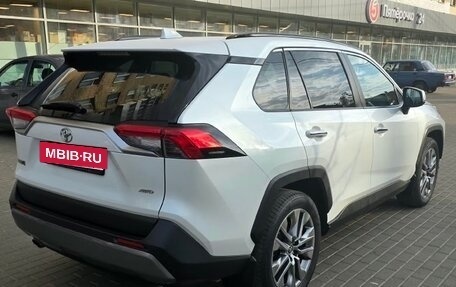 Toyota RAV4, 2020 год, 3 600 000 рублей, 3 фотография
