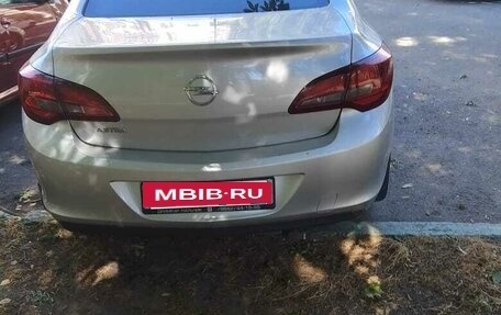 Opel Astra J, 2013 год, 1 100 000 рублей, 3 фотография