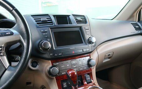 Toyota Highlander III, 2013 год, 2 900 000 рублей, 19 фотография