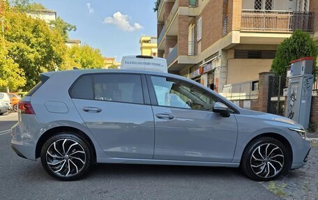 Volkswagen Golf VIII, 2023 год, 2 950 000 рублей, 7 фотография