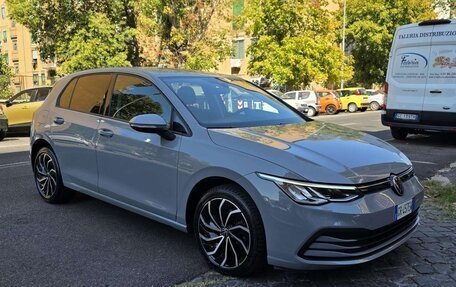 Volkswagen Golf VIII, 2023 год, 2 950 000 рублей, 8 фотография