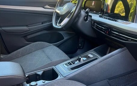 Volkswagen Golf VIII, 2023 год, 2 950 000 рублей, 11 фотография