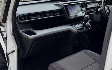 Honda Stepwgn IV рестайлинг, 2017 год, 1 935 000 рублей, 13 фотография