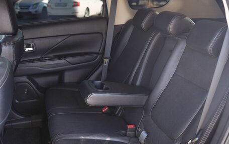 Mitsubishi Outlander III рестайлинг 3, 2017 год, 1 900 000 рублей, 10 фотография