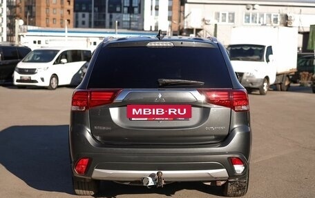 Mitsubishi Outlander III рестайлинг 3, 2017 год, 1 900 000 рублей, 6 фотография