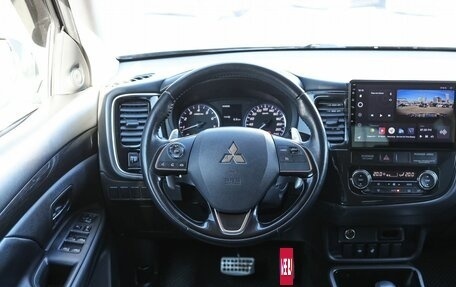 Mitsubishi Outlander III рестайлинг 3, 2017 год, 1 900 000 рублей, 12 фотография