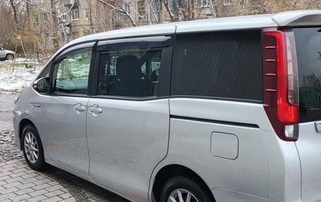 Toyota Noah III, 2015 год, 1 800 000 рублей, 6 фотография