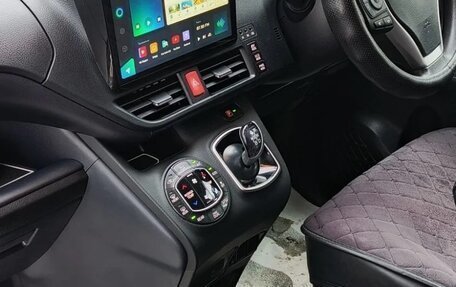 Toyota Noah III, 2015 год, 1 800 000 рублей, 14 фотография