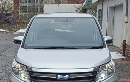 Toyota Noah III, 2015 год, 1 800 000 рублей, 12 фотография