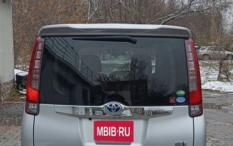 Toyota Noah III, 2015 год, 1 800 000 рублей, 13 фотография