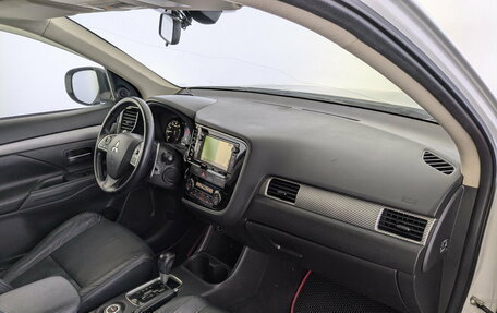 Mitsubishi Outlander III рестайлинг 3, 2012 год, 1 415 000 рублей, 11 фотография