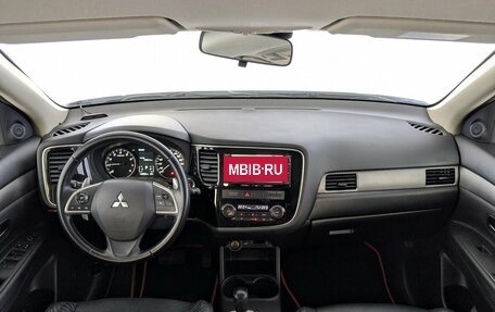 Mitsubishi Outlander III рестайлинг 3, 2012 год, 1 415 000 рублей, 14 фотография
