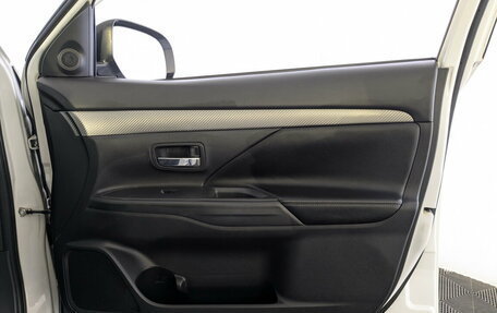 Mitsubishi Outlander III рестайлинг 3, 2012 год, 1 415 000 рублей, 25 фотография