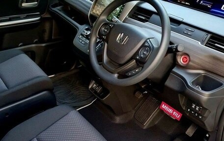 Honda Freed II, 2023 год, 1 640 000 рублей, 7 фотография