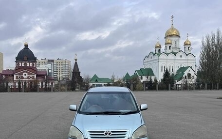 Toyota Ipsum II, 2001 год, 650 000 рублей, 2 фотография