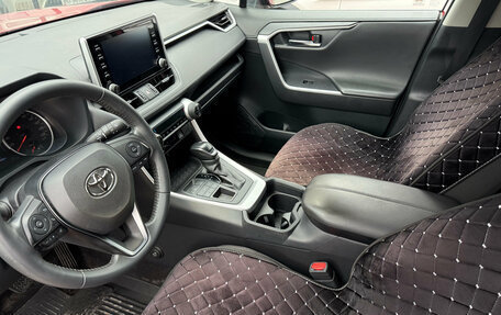 Toyota RAV4, 2021 год, 3 050 000 рублей, 10 фотография