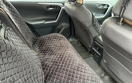 Toyota RAV4, 2021 год, 3 050 000 рублей, 13 фотография