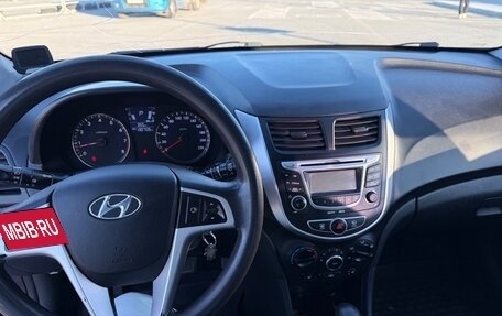 Hyundai Solaris II рестайлинг, 2011 год, 880 000 рублей, 5 фотография