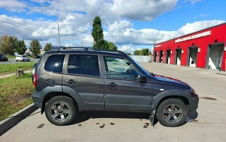 Chevrolet Niva I рестайлинг, 2018 год, 690 000 рублей, 3 фотография