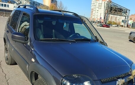 Chevrolet Niva I рестайлинг, 2018 год, 690 000 рублей, 1 фотография