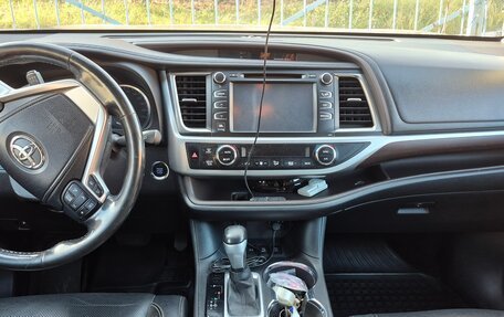 Toyota Highlander III, 2014 год, 2 800 000 рублей, 3 фотография