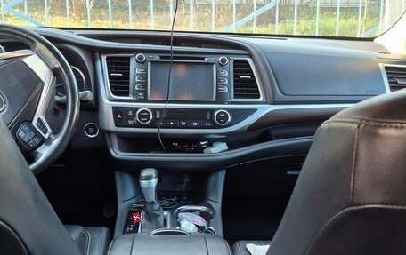 Toyota Highlander III, 2014 год, 2 800 000 рублей, 2 фотография