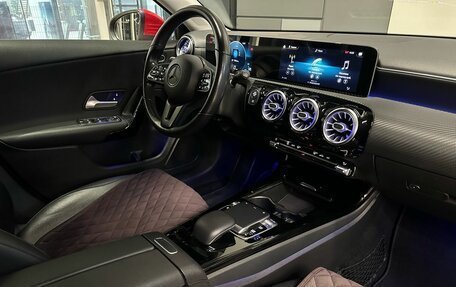 Mercedes-Benz A-Класс, 2019 год, 2 390 000 рублей, 10 фотография