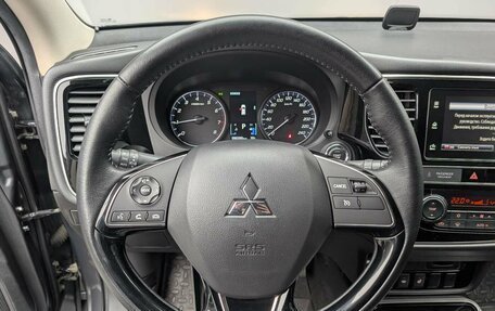 Mitsubishi Outlander III рестайлинг 3, 2019 год, 2 097 000 рублей, 9 фотография