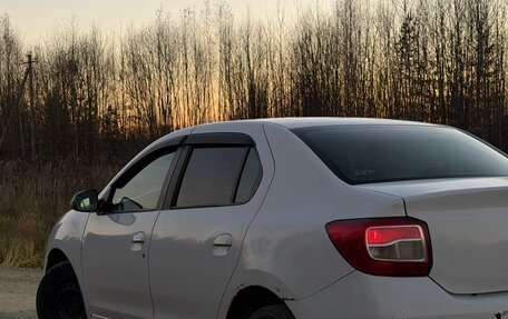 Renault Logan II, 2018 год, 385 000 рублей, 4 фотография