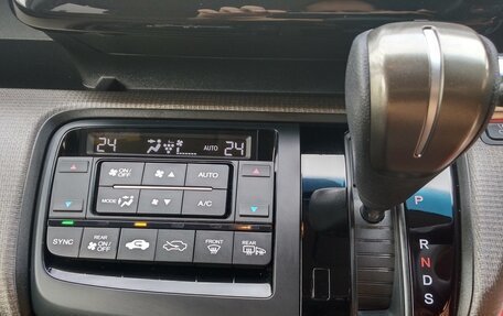 Honda Stepwgn IV рестайлинг, 2016 год, 1 280 000 рублей, 11 фотография