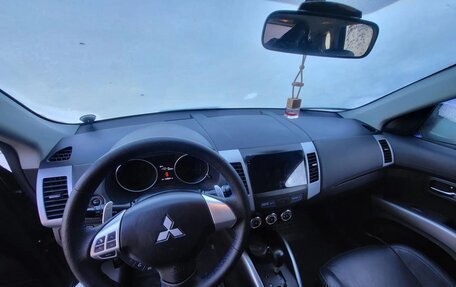 Mitsubishi Outlander III рестайлинг 3, 2011 год, 1 500 000 рублей, 8 фотография