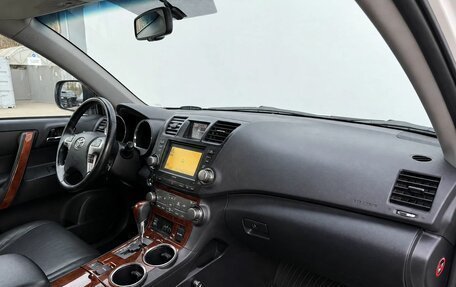 Toyota Highlander III, 2010 год, 1 690 000 рублей, 10 фотография