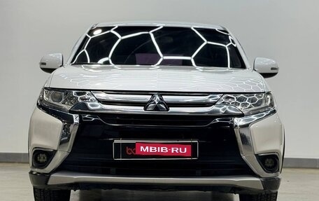 Mitsubishi Outlander III рестайлинг 3, 2017 год, 1 690 000 рублей, 2 фотография